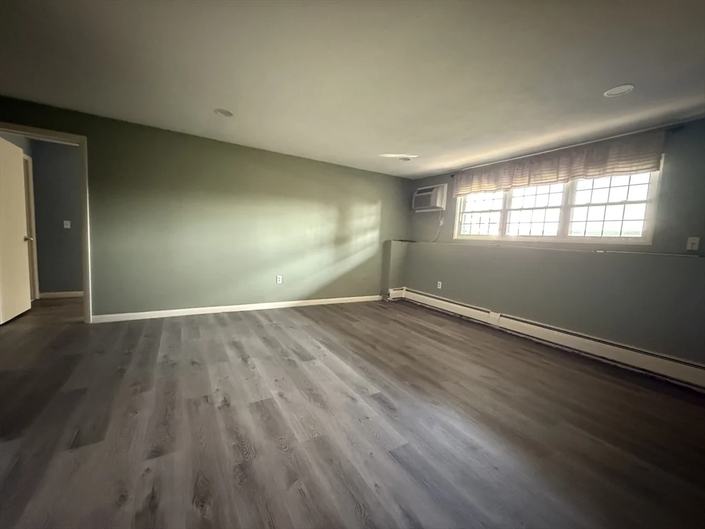 12 Williamsburg Ct, Shrewsbury