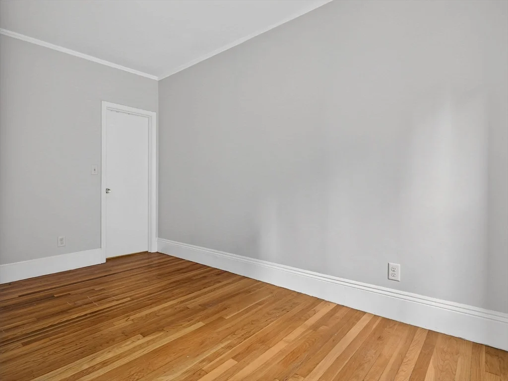 226 Newbury St, Back Bay