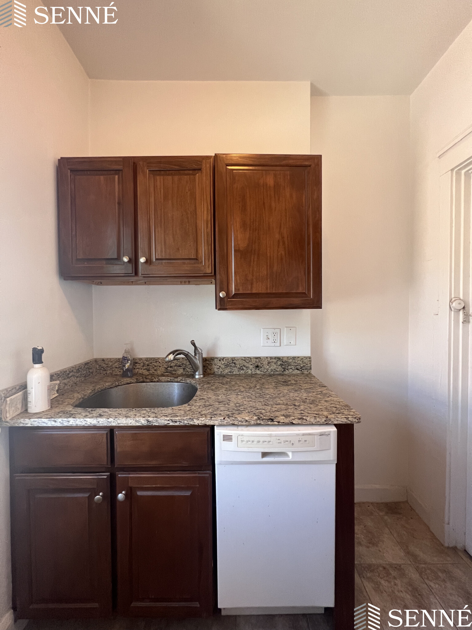 3 Linnaean St, Neighborhood Nine