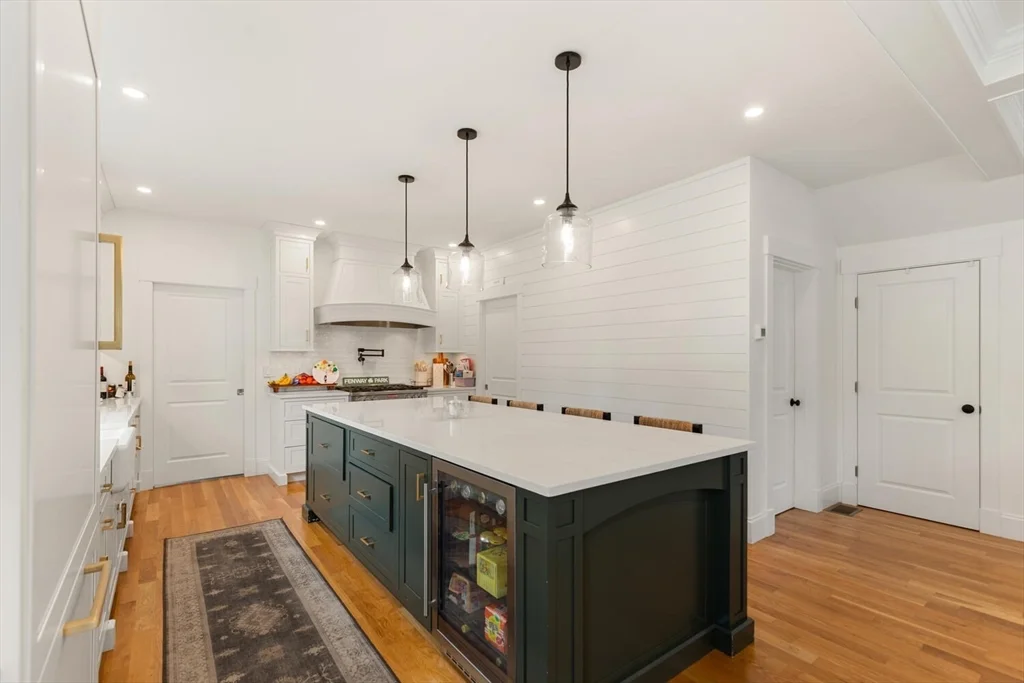 40 Foley Beach Rd, Hingham