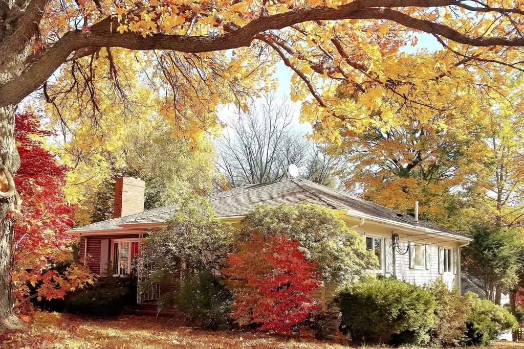 328 Blue Hill Ave, Milton
