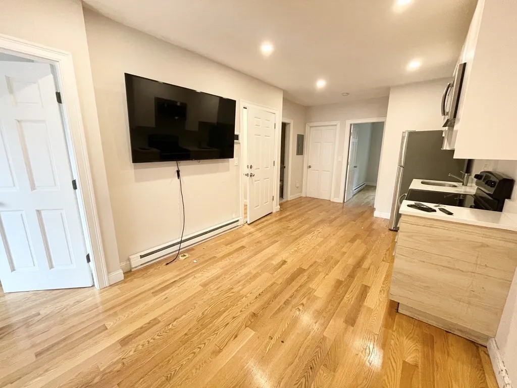 7 Warwick St, Mission Hill