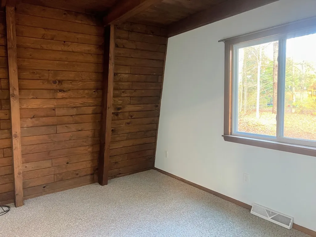 888 Salem St, Groveland