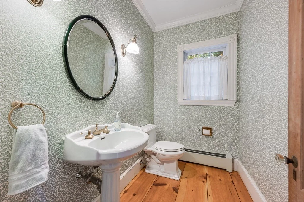 4 Spray Ave, Marblehead