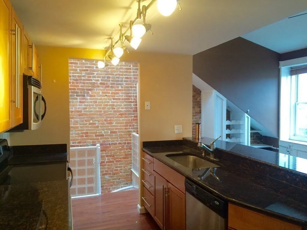 670 Massachussetts, South End