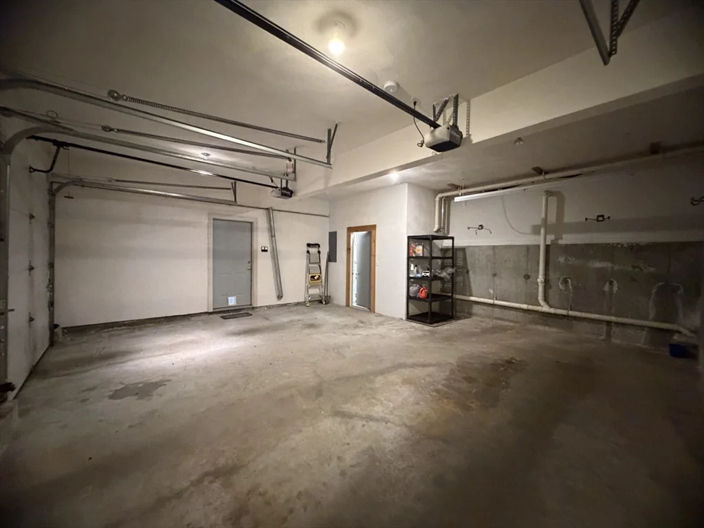 81 N Main St, North Bellingham