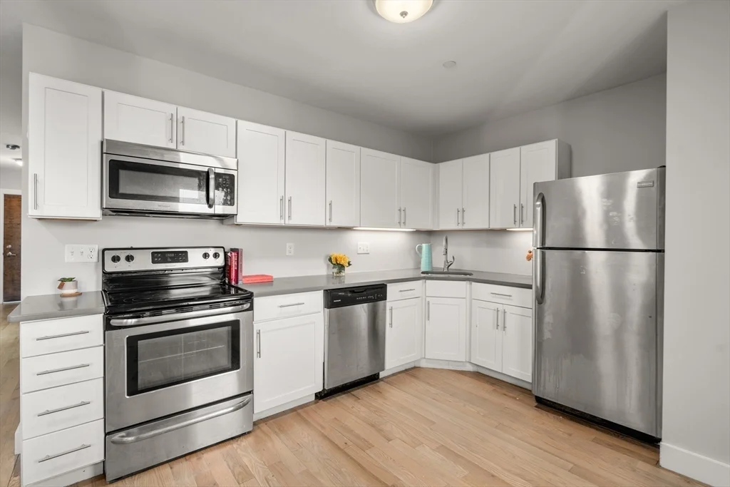 2 Humboldt Pl, South Boston
