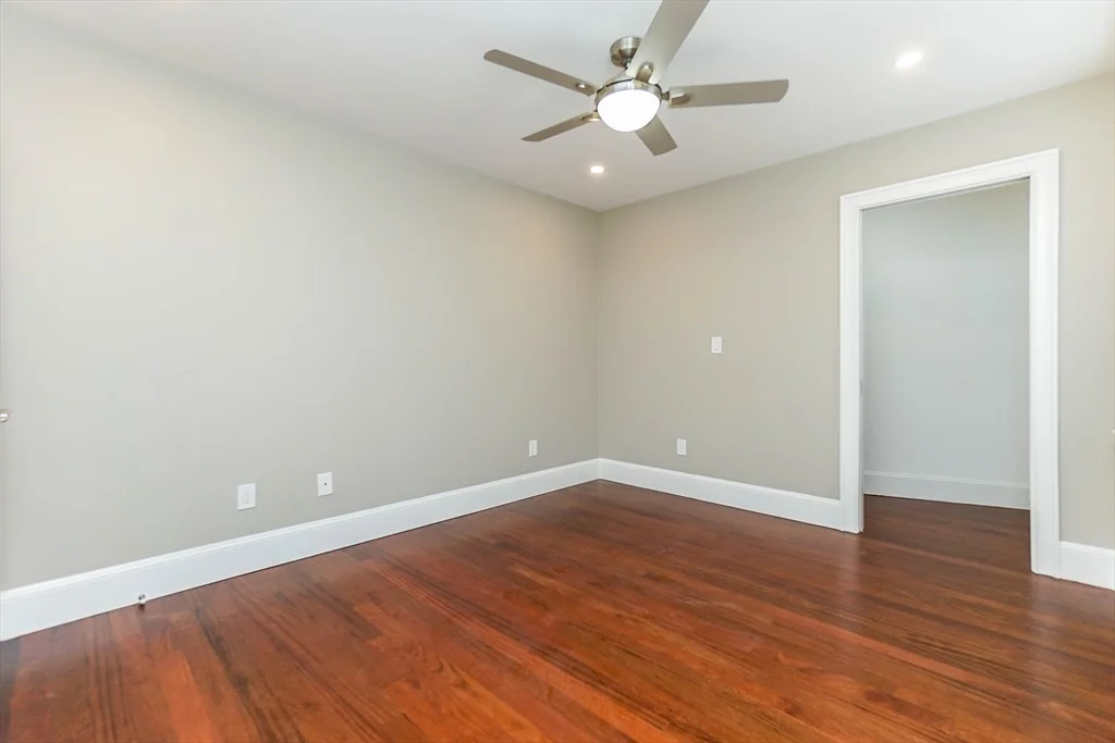 120 W 7th St, South Boston