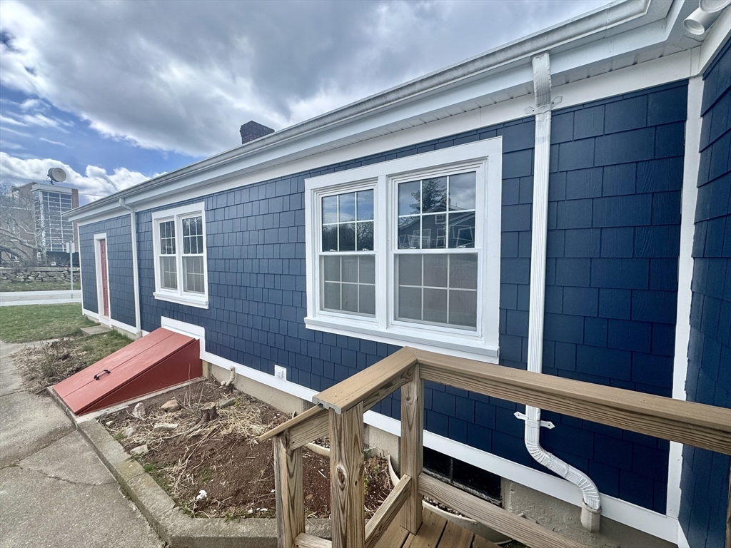 672 W Rodney French Blvd, Far North