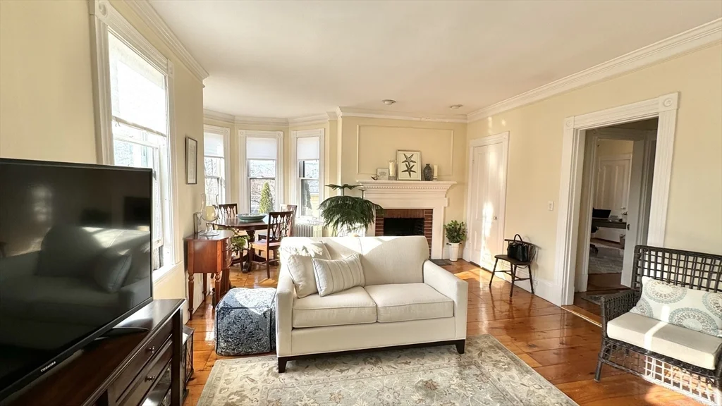 36 Pond St, Marblehead