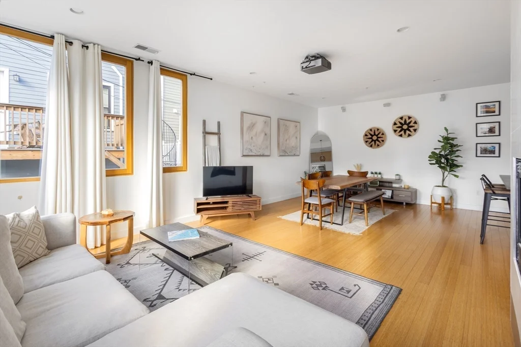 210 Bolton St, South Boston