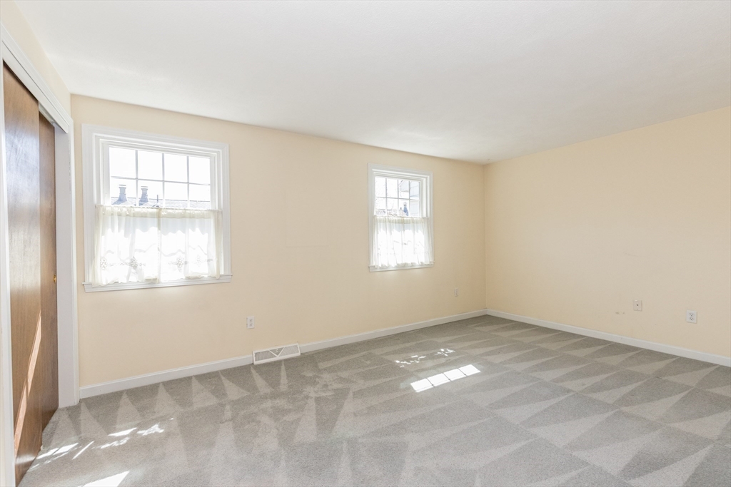 55 Prescott Dr, Chelmsford