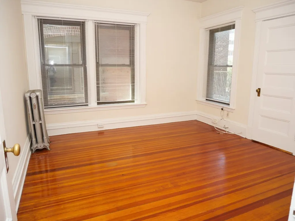 1382 Beacon St, North Brookline