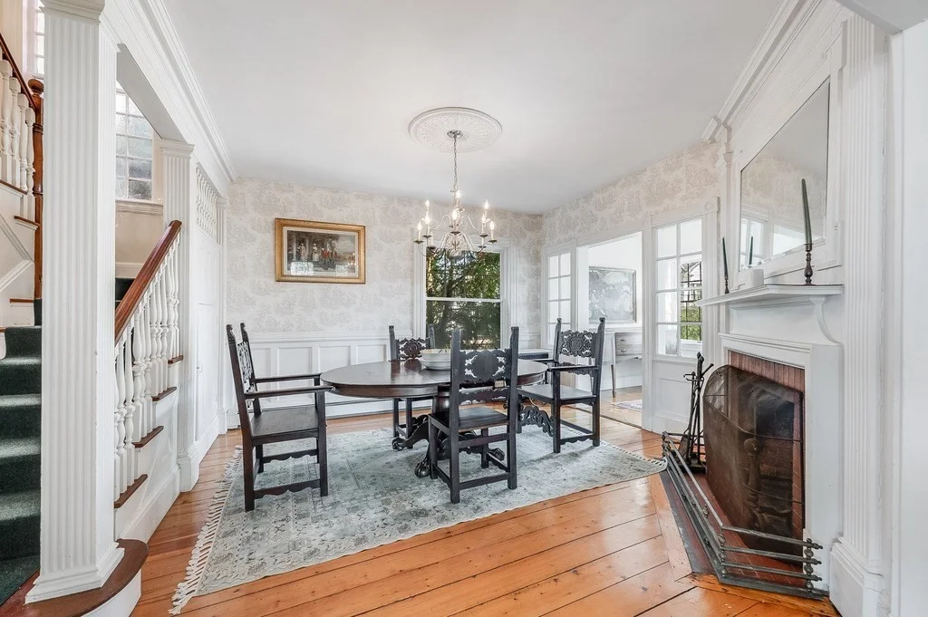 4 Spray Ave, Marblehead