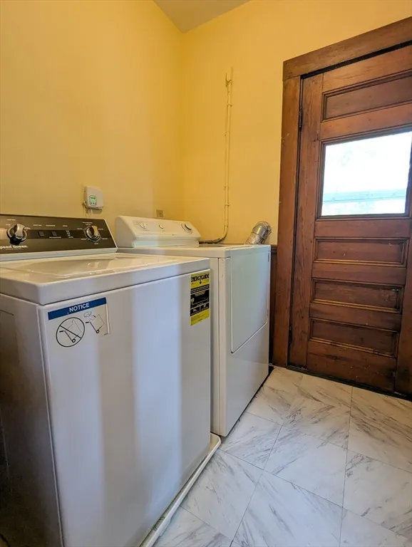 17 Commonwealth Rd, Watertown