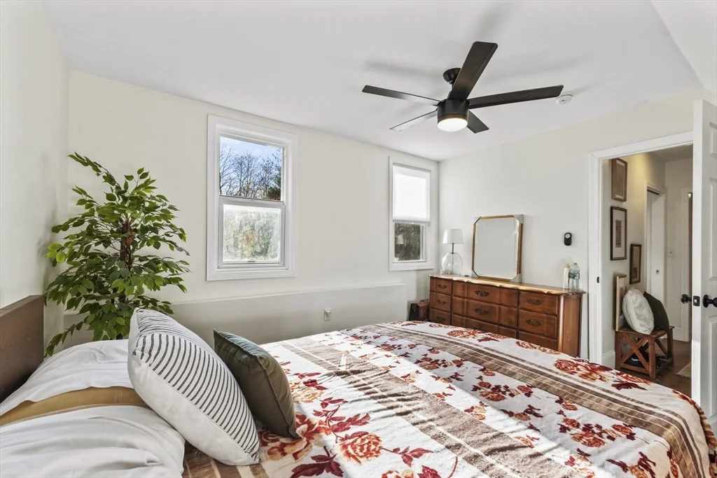 1142 Washington St, Whitman