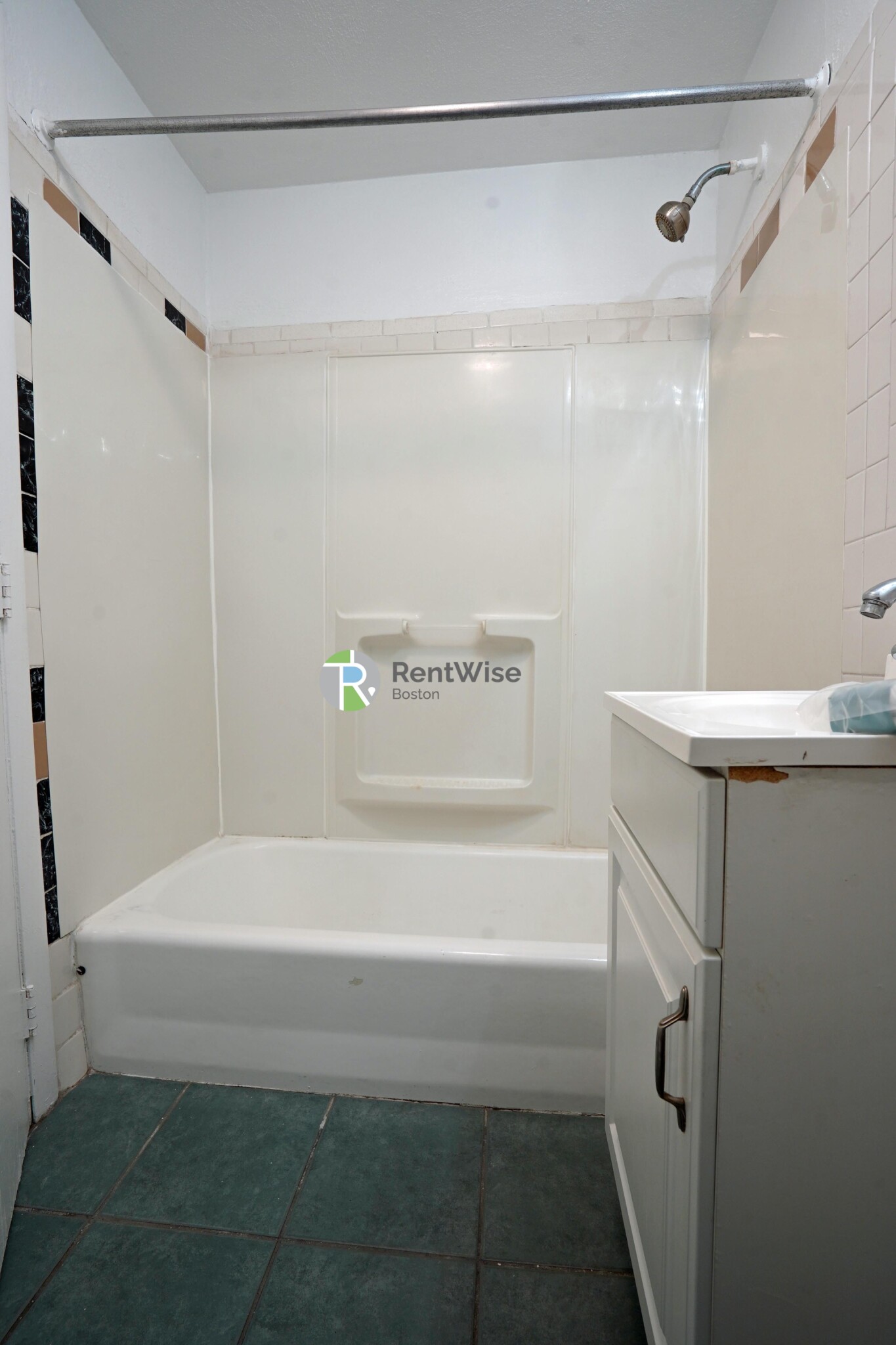 1322 Commonwealth Ave, Brighton