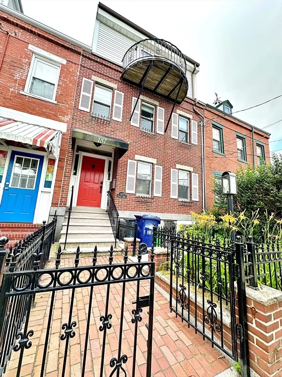 187 Everett St, East Boston