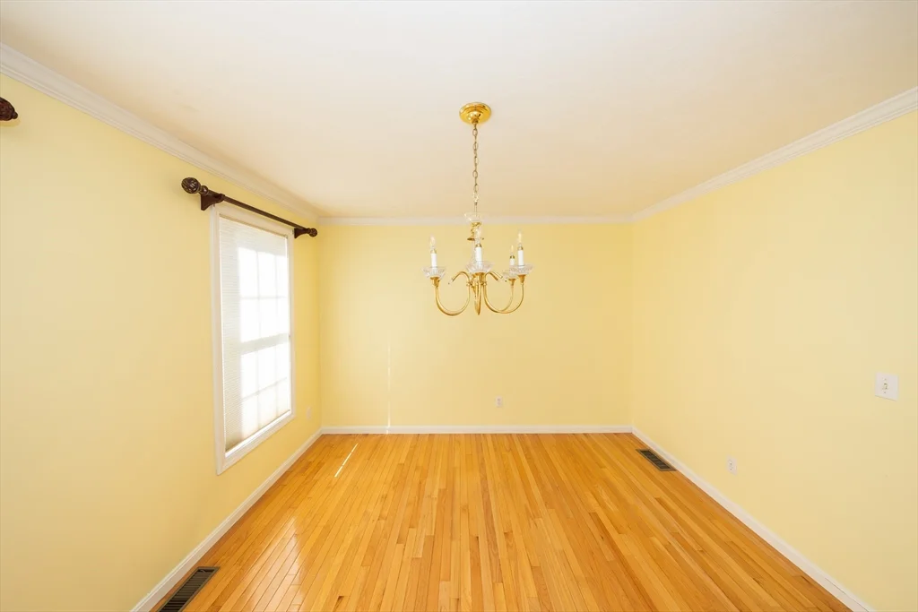 469 Walnut St, Shrewsbury