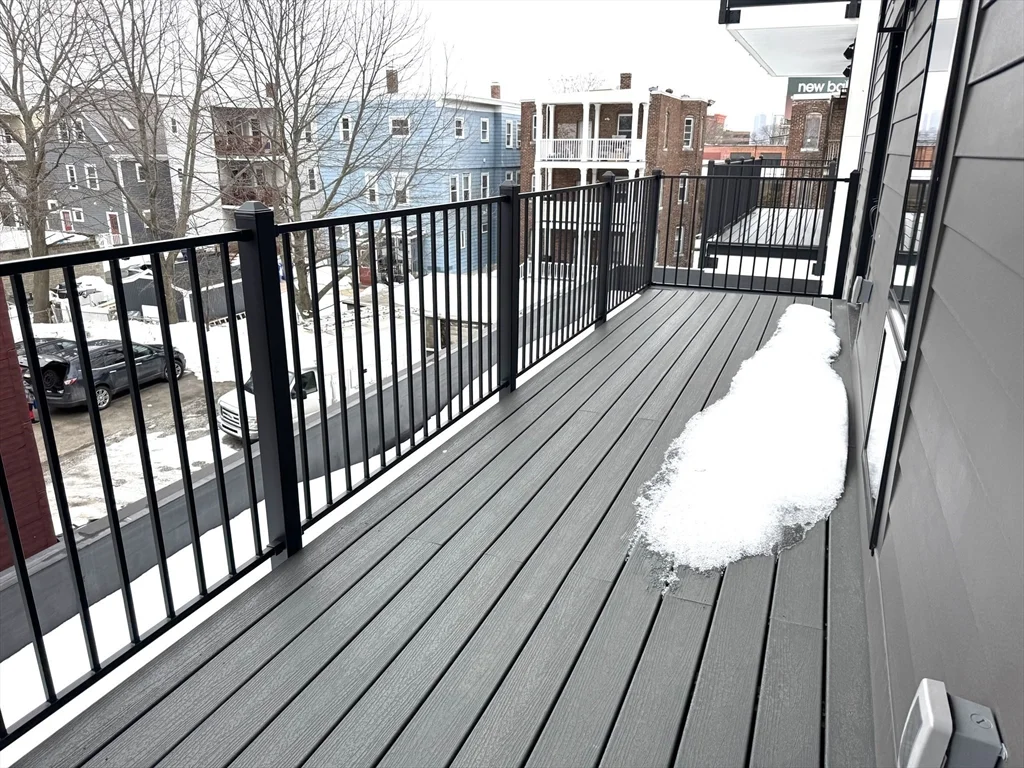 100 Lincoln, Brighton