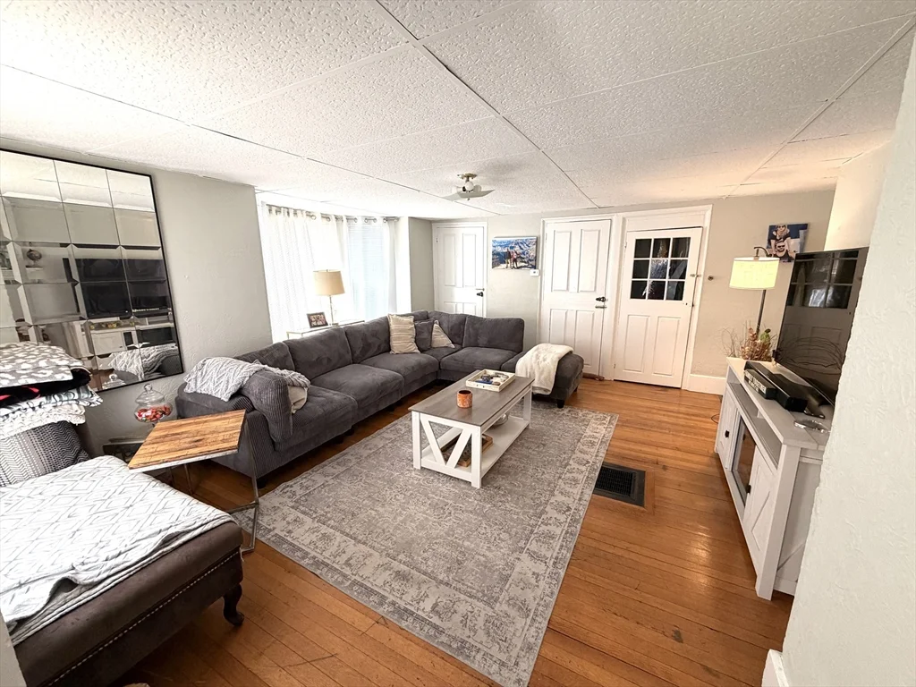 75 Lincoln St, Waltham