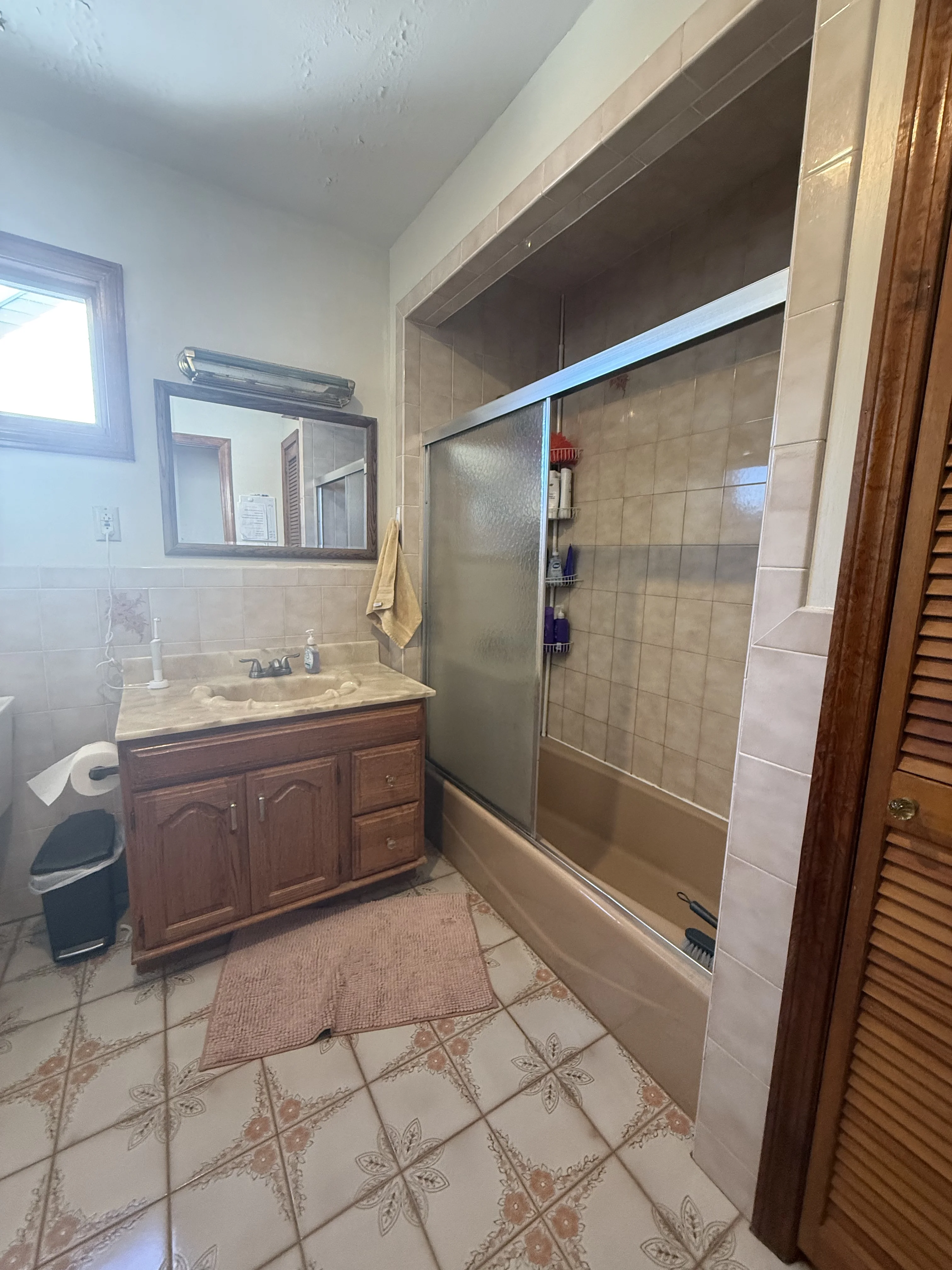 82 Bristol Rd, Medford