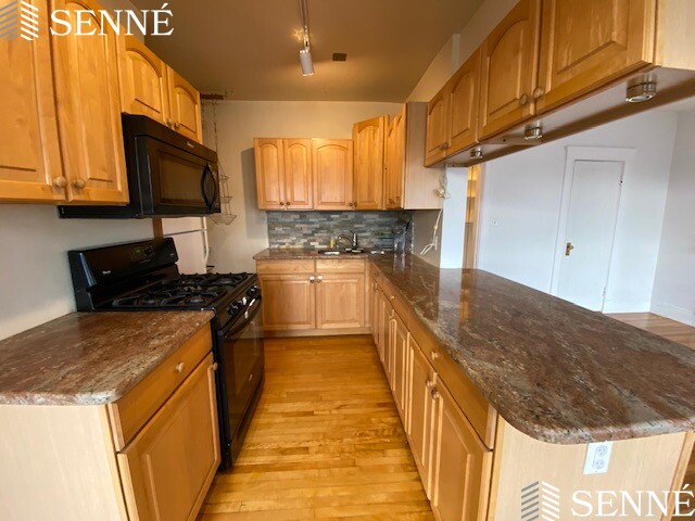 1697 Cambridge St, Mid-Cambridge