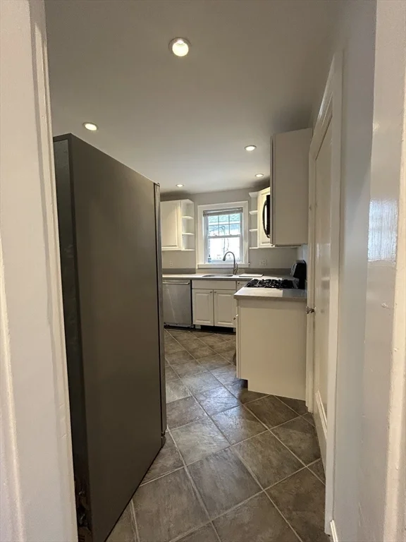 4 Harvard Rd, Belmont