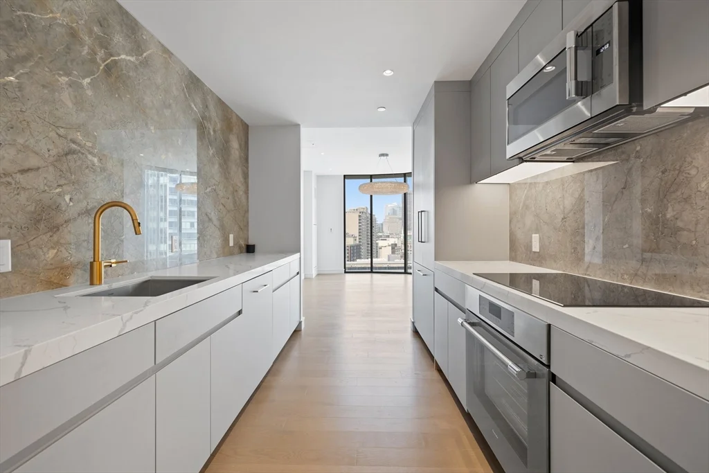 55 Lagrange, Downtown