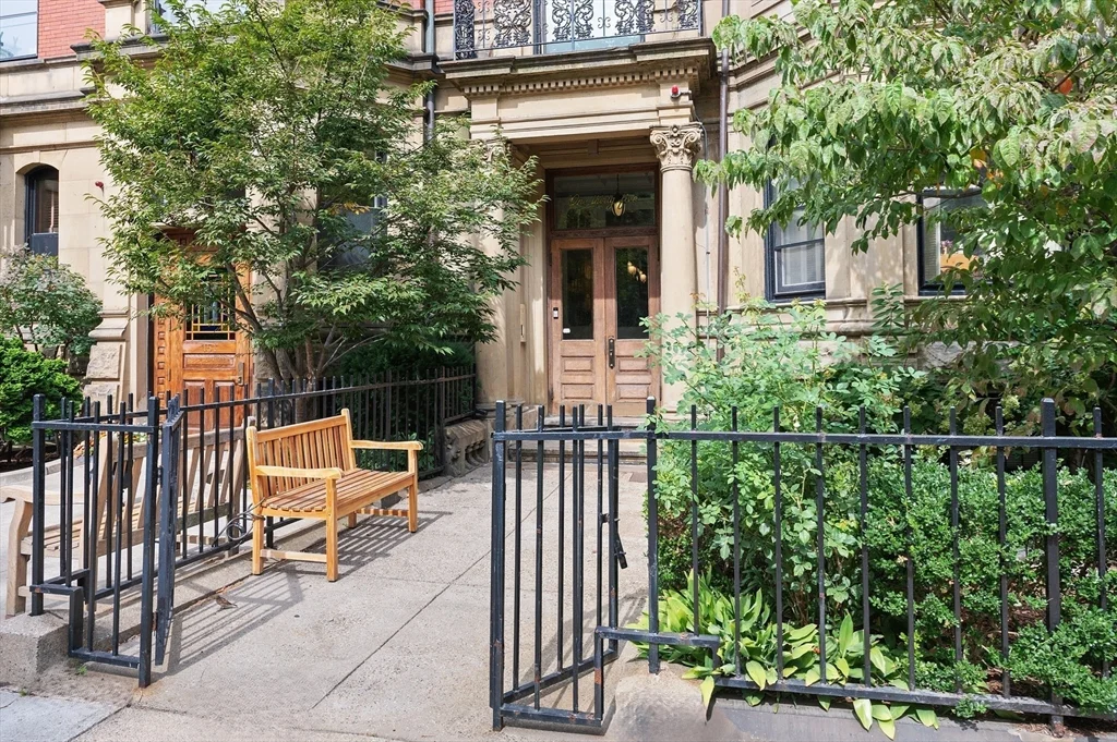 135 Commonwealth Ave, Back Bay