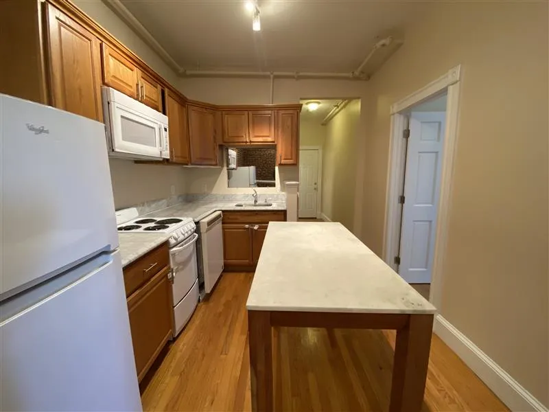 888 Massachusetts Ave, Riverside