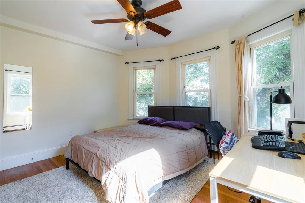 4 Hardwick St, Cambridgeport