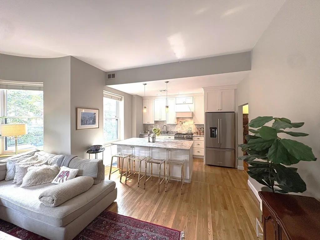 12 Cumberland St, Back Bay