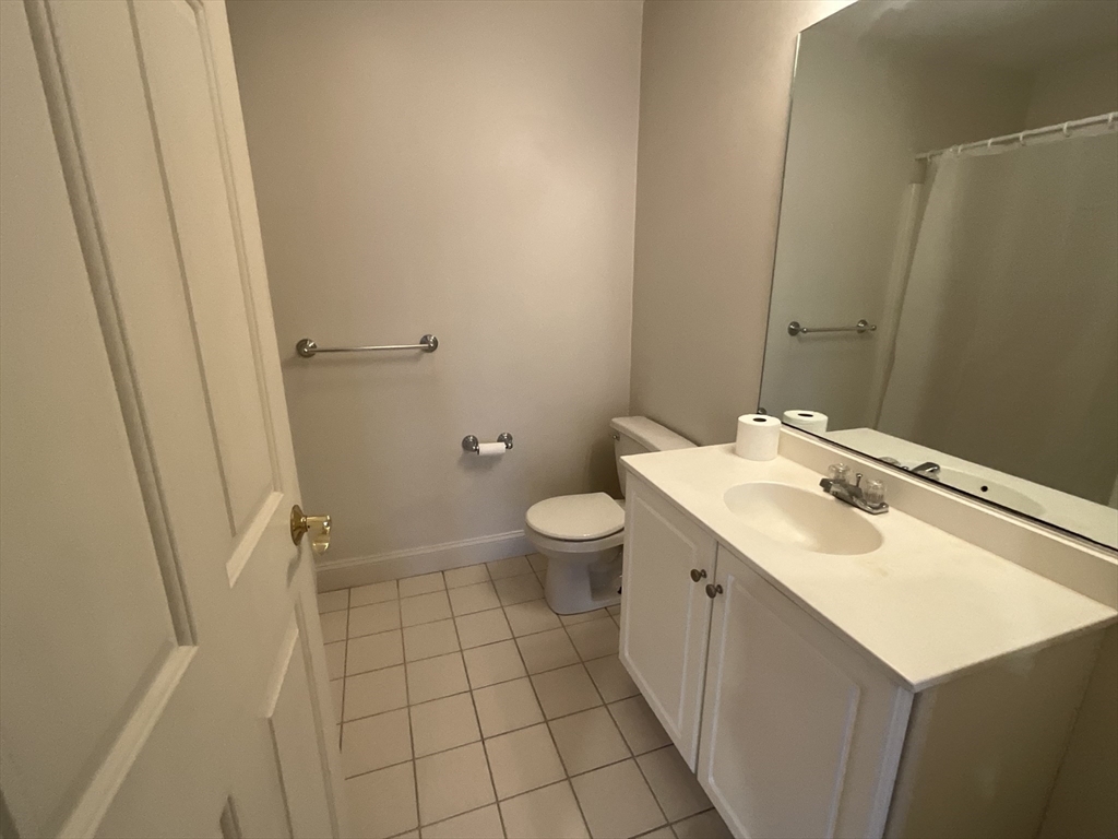 1 Millbrook Ln, Wakefield