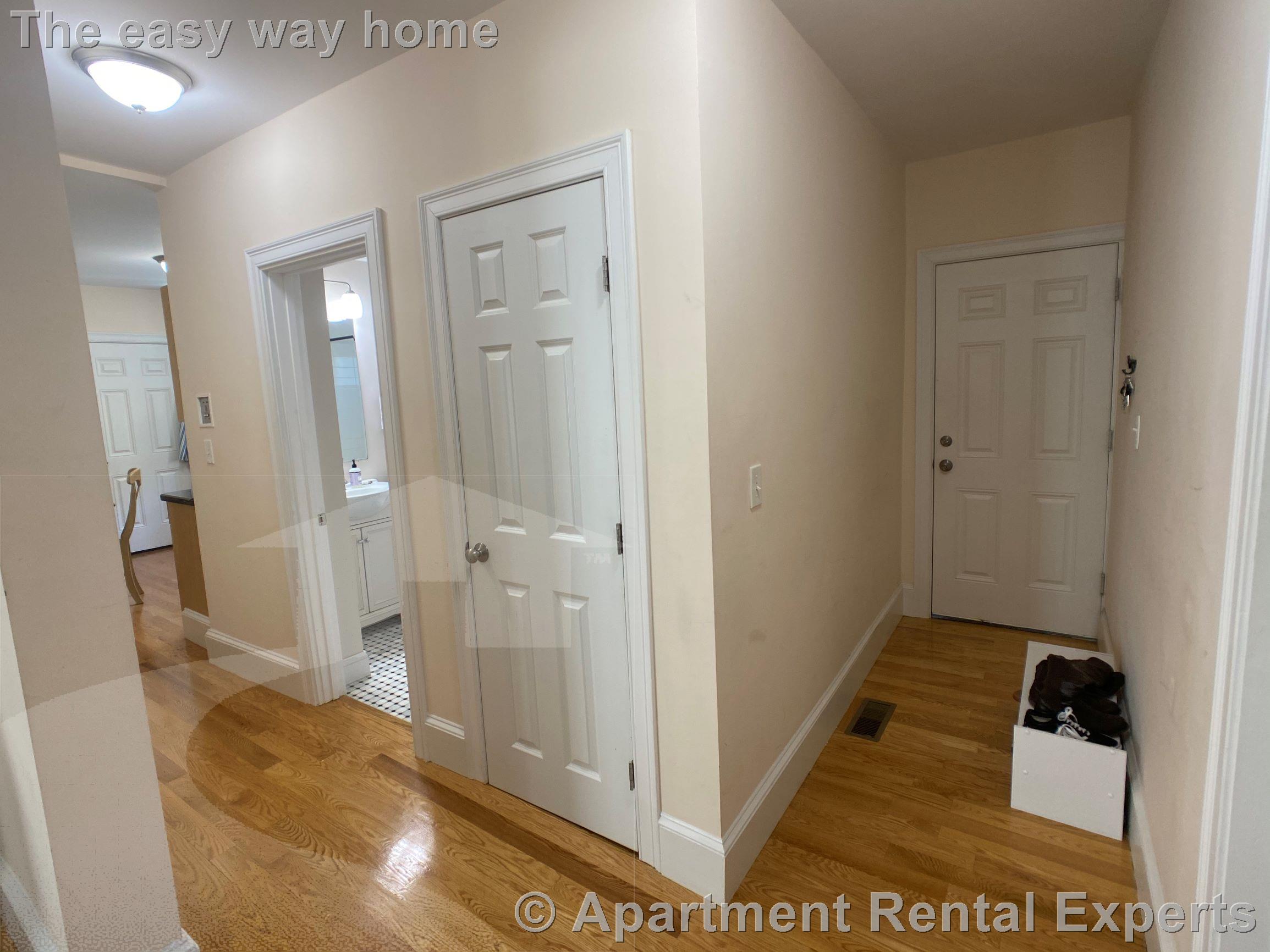 24 Willard Ave, Tufts