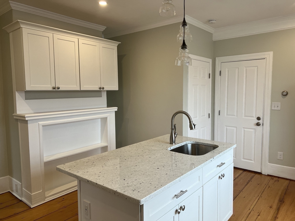 6 Samoset St, Downtown