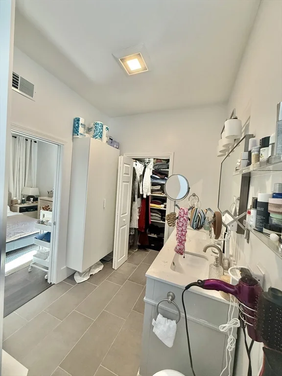 13 Schuyler St, Roxbury