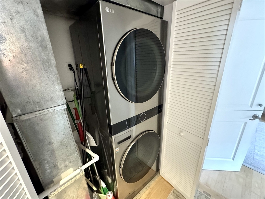 560 Commercial St, North End