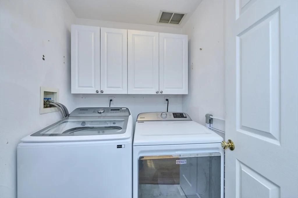 27 Cranberry Ln, Burlington