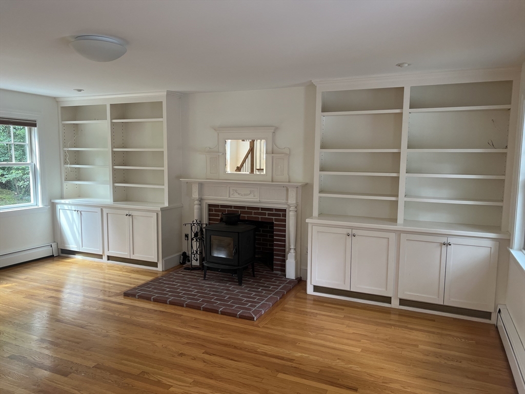 22 Warren Ln, Weston