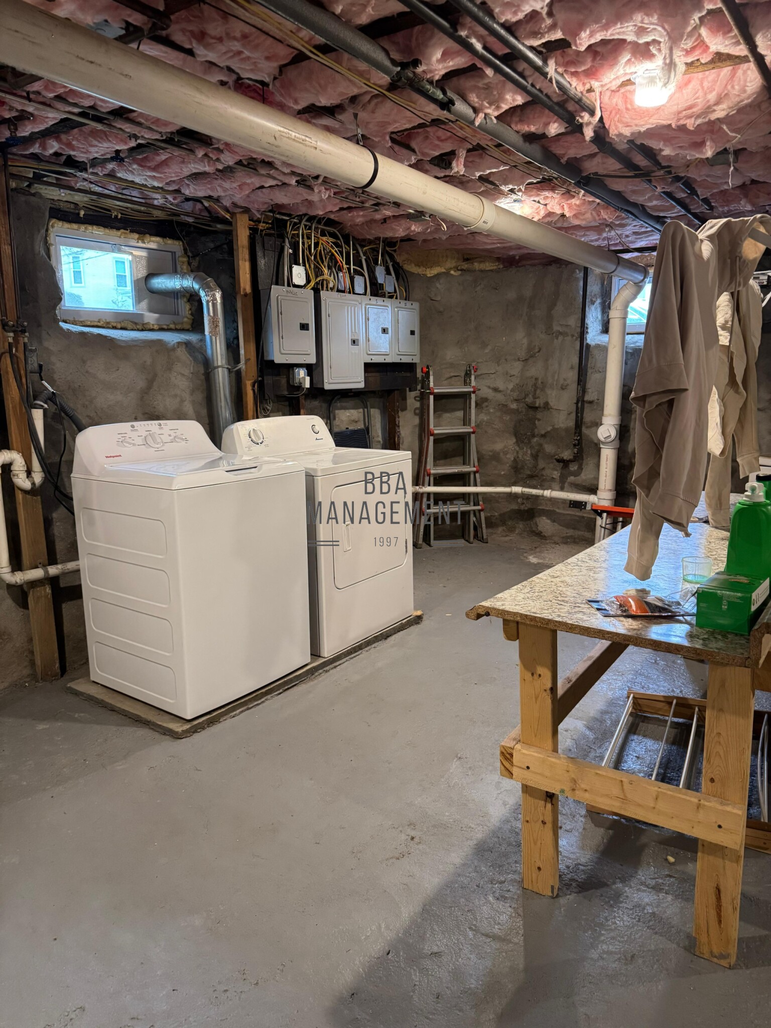 16 Montfern Ave, Oak Square