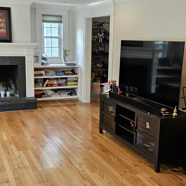 126 Waverley St, Belmont