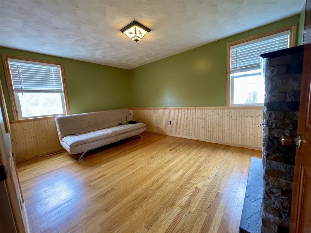 871 King St, Fall River