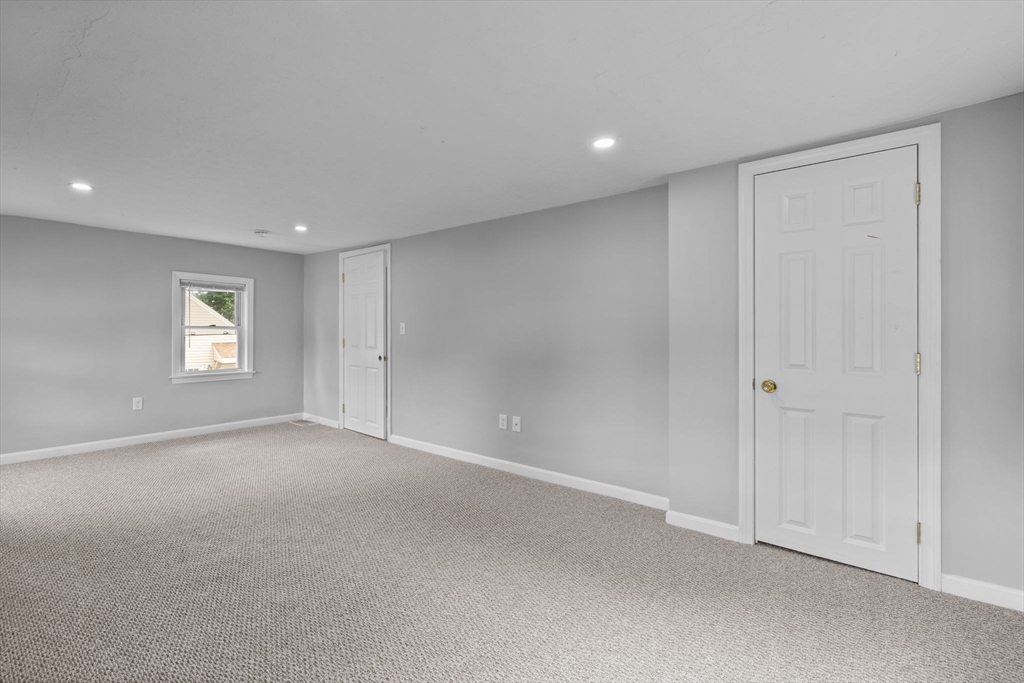 28 Greenwood Ave, Weymouth