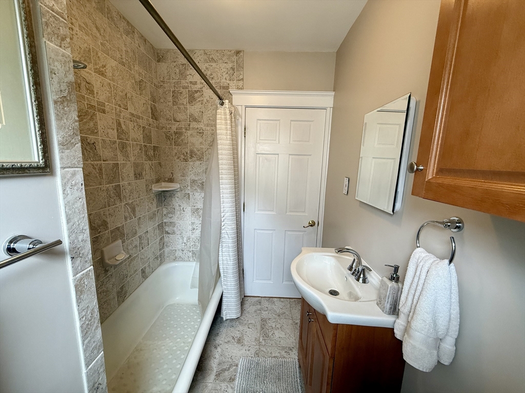 10 Newcastle Rd, Peabody