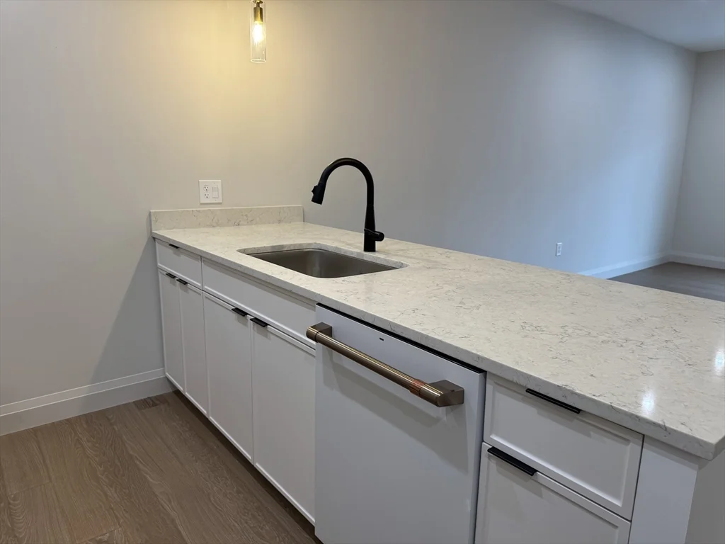 100 Lincoln, Brighton