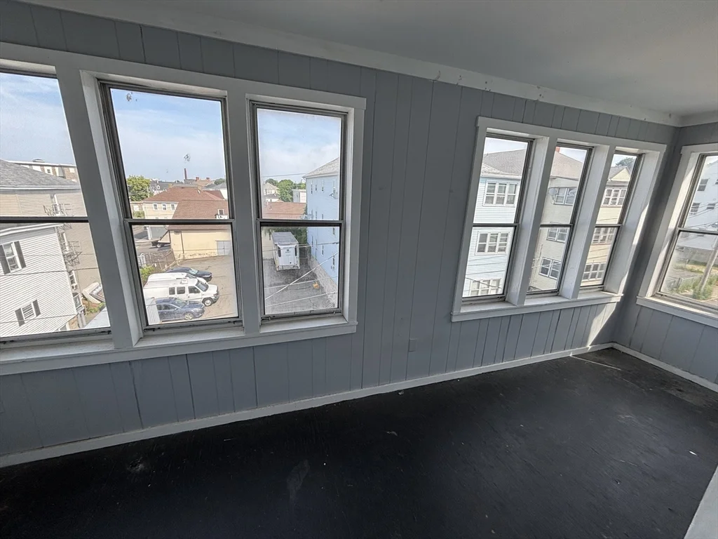 84 Boutwell St, Fall River