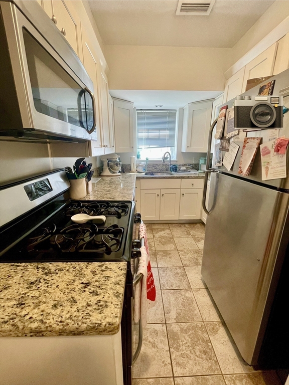 10 Lake Shore Ct, Brighton