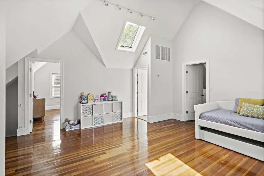 1281 Walnut St, Newton