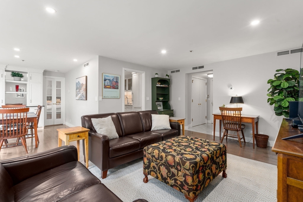 20 Rowes Wharf, Waterfront